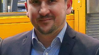 Eduard Sauter, Deputy Head of Production, zieht nach einem Jahr Betrieb der Plasmaschneidanlage ein positives Fazit: „Die Art der Maschine macht auf mich einen grundsoliden Eindruck. Mit der aufwendigen manuellen Arbeit war die Durchlaufzeit bei einem Behälterboden mit mehreren Stutzen früher bei eineinhalb bis zwei Wochen zu veranschlagen – heute reicht dafür ein Tag. Das ist ein riesen Benefit.“ (Bild: Microstep)