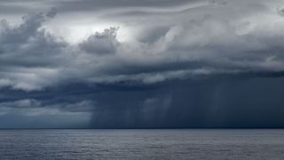 Nur rund die Hälfte des Quecksilbers in den Ozeanen stammt aus Niederschlägen, die andere Hälfte gelangt durch Gasaustausch ins Meer.  (Bild: ©Vlad Ozo - stock.adobe.com)