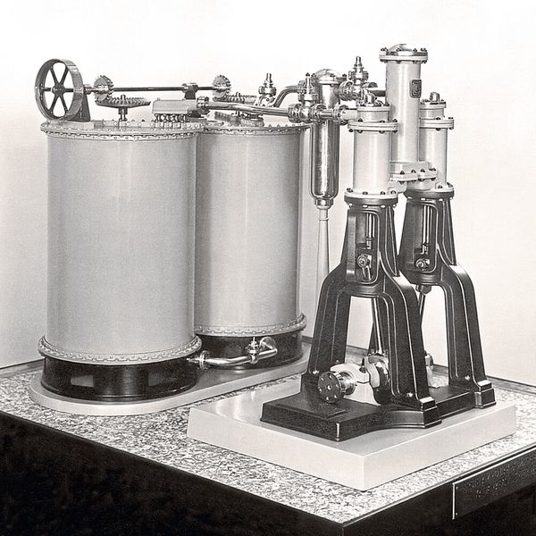 Right from the beginning, it has always been about much more than “just” gases, with plants and equipment like this refrigeration machine being part of the Linde portfolio right from the start. (Linde)