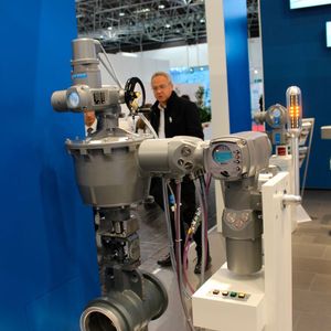 Auma zeigt, wie elektrische Stellantriebe 2019 Zusatznutzen bieten.