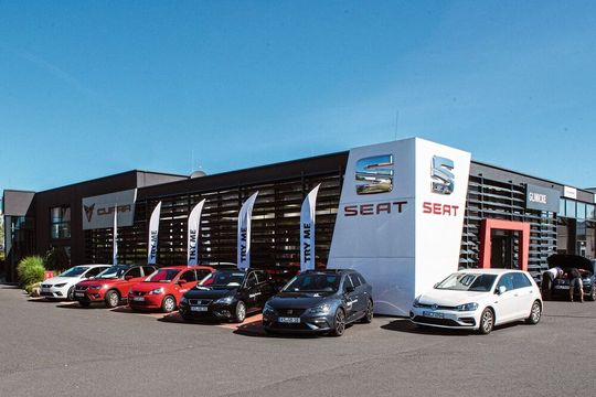 Die Glinicke-Gruppe hat zahlreiche Marken im Portfolio, die im Jahr 2020 in die Elektromobilität starten, darunter Seat und Cupra. Entsprechend forciert Glinicke die Kompetenz in der E-Mobilität. Gleichzeitig sollen, so wie vor wenigen Jahren der Seat-Standort in Baunatal (im Bild) dazukam, Open Points für die Glinicke-Marken geschlossen oder bestehende Autohäuser im gesamten Glinicke-Gebiet übernommen werden.(Bild:  Glinicke)
