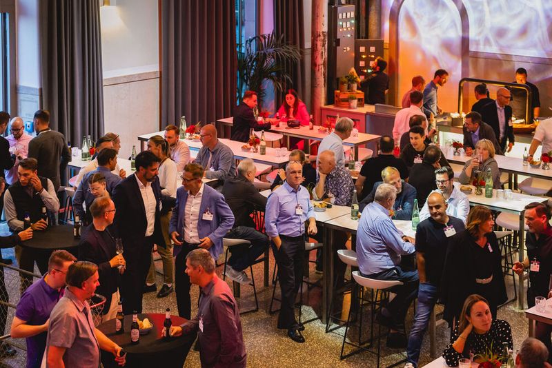 Impressionen vom 24. Würzburger EMS-Tag: Im Mittelpunkt standen aktuelle Branchenthemen, praxisnahe Impulse und insbesondere der persönliche Austausch innerhalb der EMS-Community. (Bild: Stefan Bausewein)
