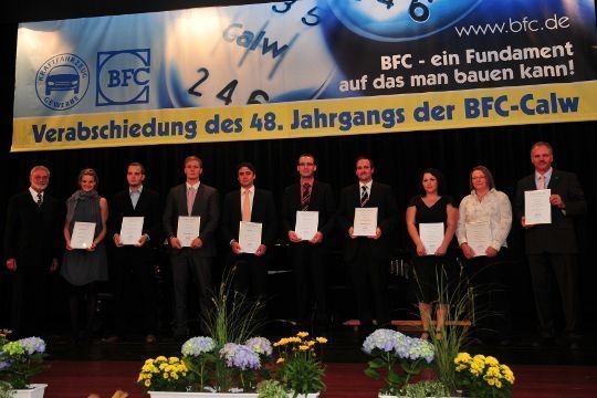 Eine zusätzliche Auszeichnung gab es für Absolventen mit einem Notenschnitt von besser als 2,0. (Büttner)