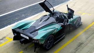 Aston Martin bietet den Valkyrie auch als Spider an. (Bild: Aston Martin)