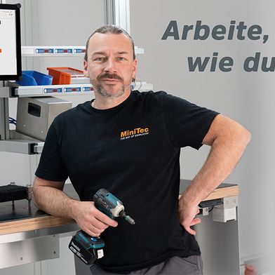MiniTec-Arbeitsplätze lassen sich an die individuellen Wünsche der Mitarbeiter anpassen – und jederzeit wieder verändern.  (Bild: MiniTec)