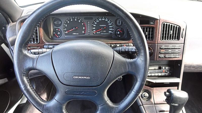 Da half auch die üppige Serienausstattung mit Leder, Klimaautomatik und elektronischer Sitzverstellung nichts. (Bild: Dominsky – VCG)