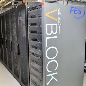 Abbildung 1: Der „vBlock“ benötigt im Server-Raum der FES trotz deutlich höherer Performance etwa 50 Prozent weniger Stellfläche als die alte Infrastruktur. Bild: Michael Hase