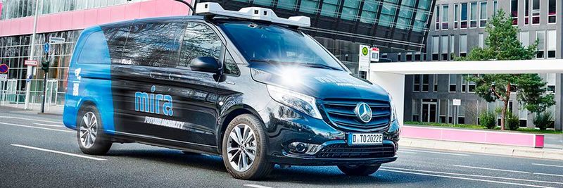 Alles normal – auf den ersten Blick! Doch tatsächlich wurde dieses Auto durch den Verkehr in Düsseldorf von einem Menschen in Hamburg gesteuert. Alles normal – auf den ersten Blick! Doch tatsächlich wurde dieses Auto durch den Verkehr in Düsseldorf von einem Menschen in Hamburg gesteuert.