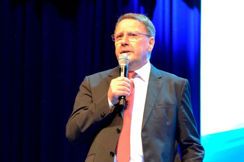 Johann Gesthuysen, Präsident und Hauptgeschäftsführer des Ford-Partnerverbands, bezeichnete die Margenkürzung um ein Prozent als alternativlos. (Simon/»kfz-betrieb«)