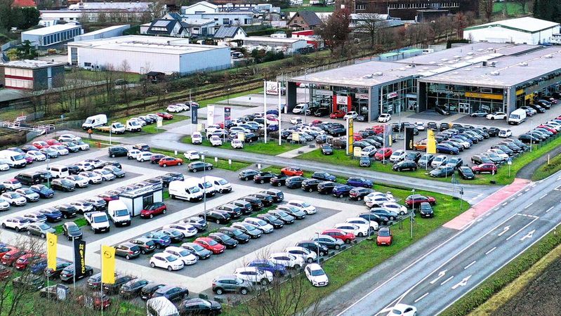 Die Borgmann-Gruppe hat den Gebrauchtwagenplatz an ihrem Stammsitz in Dorsten-wulfen um 5.000 Quadratmeter erweitert.(Bild:  Borgmann)