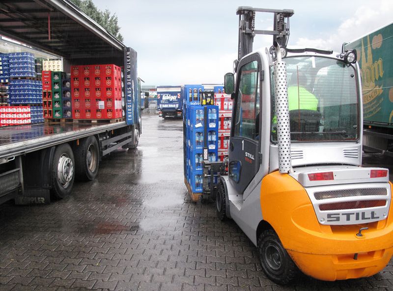 Trotzen auch Starkregen: Einer der insgesamt sechs RX 70-Dieselstapler von Still, die bei Lebiger im Einsatz sind. Bild: Irrgang/Still (Archiv: Vogel Business Media)