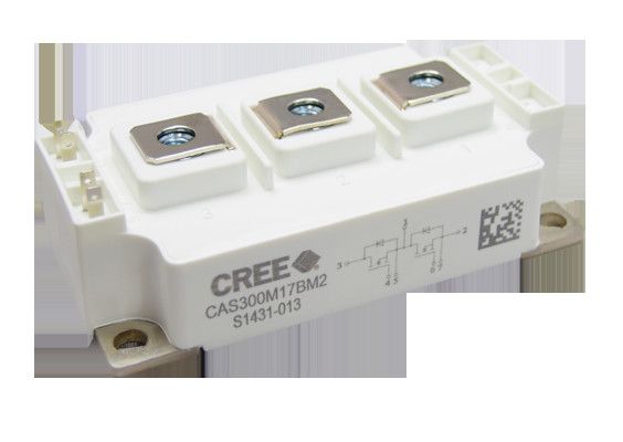 Bild 8: Das industrieweit erste 1,7-kV-Power-Modul in reiner SiC-Technik ist ein Halbbrücken-Modul im 62-mm-Industriestandardgehäuse nutzt die Großflächen-SiC-Chiptechnologie C2M™ von Cree und zeichnet sich durch einen eindrucksvoll niedrigen Einschaltwiderstand von 8 mΩ und eine gegenüber der existierenden Silizium-Modultechnologie um den Faktor 120 gesteigerte Schalt-Effizienz aus. (Bild: Cree)