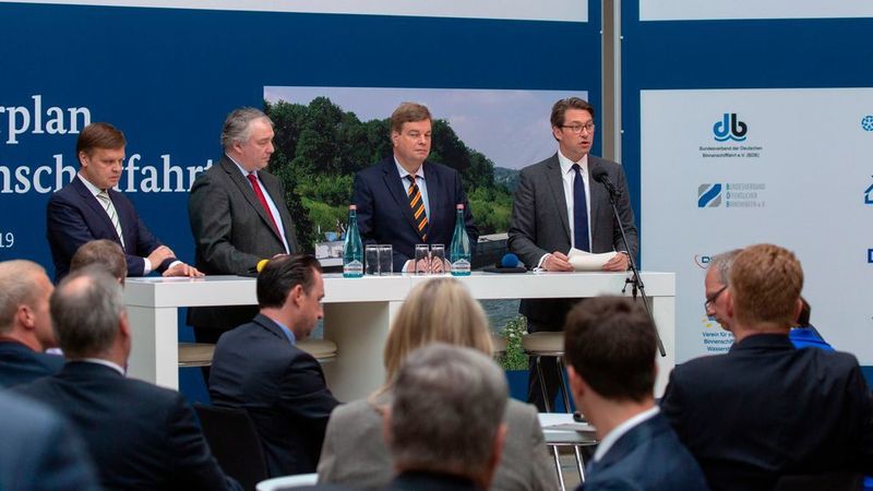 Das Bundesministerium für Verkehr und digitale Infrastruktur stellt den Masterplan Binnenschifffahrt vor. (BMVI)