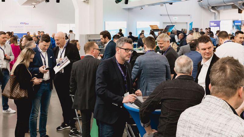 In der begleitenden Ausstellung Rema Expo präsentierten sich 30 Dienstleister mit speziellem Know-how für das Gebrauchtwagengeschäft. (Bild: Stefan Bausewein)