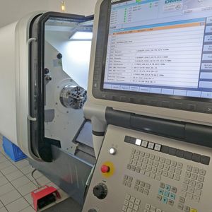 Für die Herstellung von Förderschnecken eignet sich die Drehmaschine CTX beta 800 von DMG, die für Schlüter mit einer Sinumerik 840D sl von Siemens ausgerüstet wird.