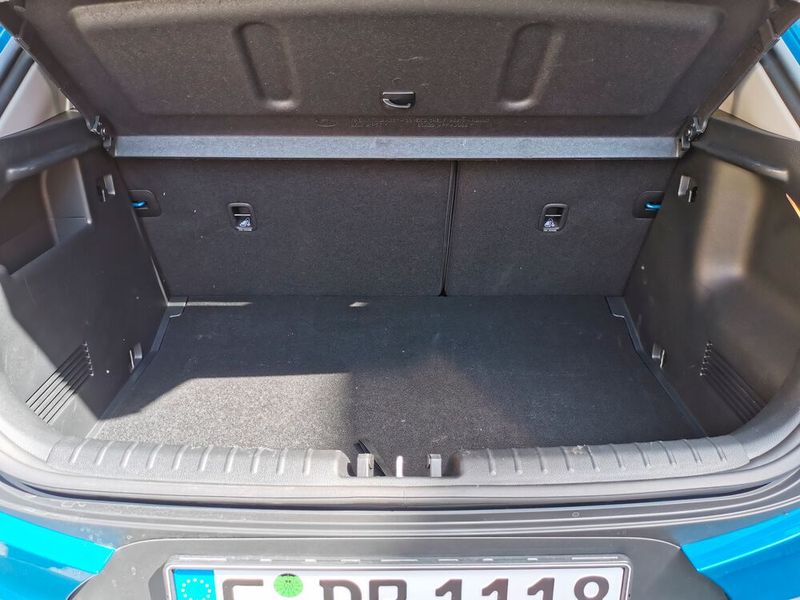 5. Praktiker 2: Das Kofferraumvolumen ist von 352 auf bis zu 1.155 Liter erweiterbar. Für eine einwöchige Reise konnten zwei Personen dafür ausreichend Gepäck und Verpflegung mitnehmen. (Bild: Christian Otto/ Vogel  Communications Group)