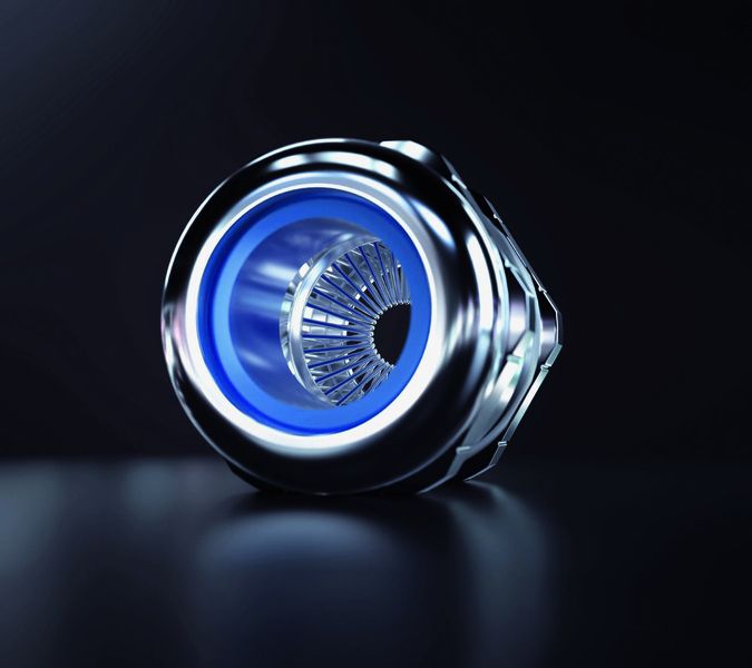 Montagefreundlich und sicher sind EMV-Kabelverschraubungen mit Federring, weil das Schirmgeflecht des Kabels an der Kontaktstelle nicht aufgeweitet werden muss, sondern über die 360°-TRI-Feder sicher kontaktiert wird wie bei den Pflitsch-Kabelverschraubungen Blueglobe TRI. (Bild: Pflitsch)