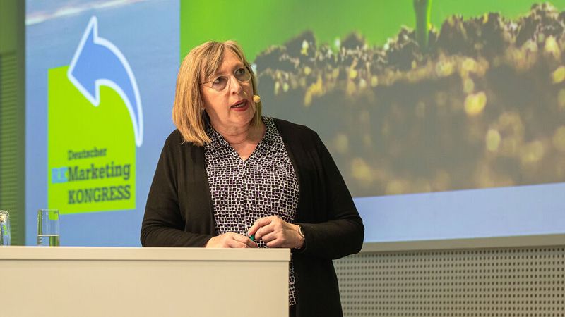 Als weitere Co-Moderatorin trat Silvia Lulei, Redakteurin im Ressort Management & Handel, auf. (Bild: Stefan Bausewein)