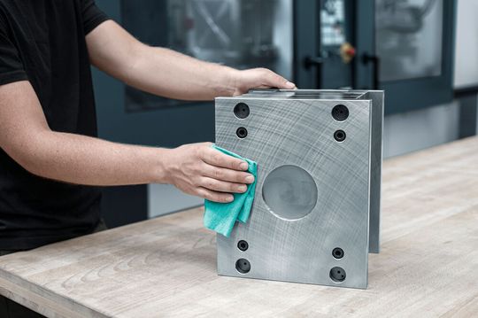 Thanks to the high level of in-house production, Meusburger is able to manufacture top-quality plates.(Source:  Meusburger)