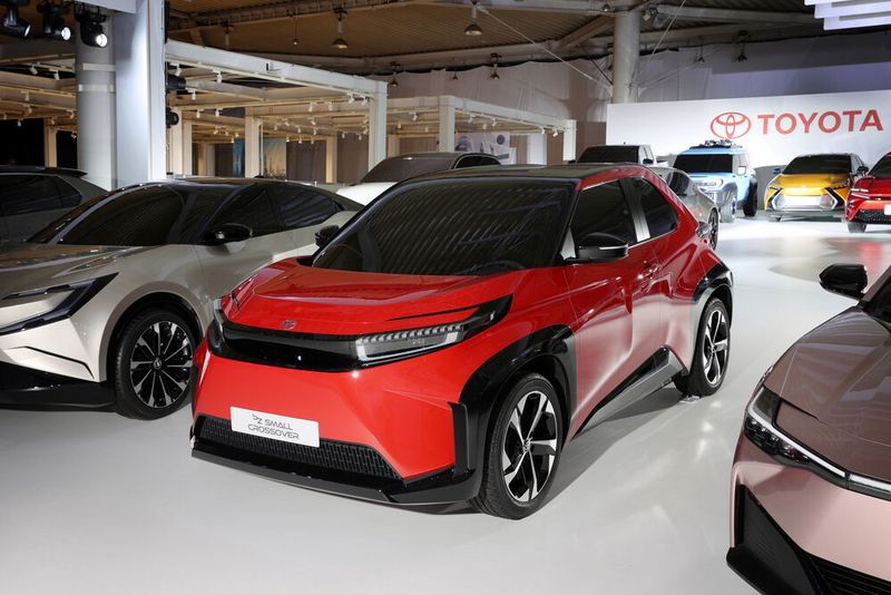 Dieser kleine Crossover-SUV soll in Europa angeboten werden. Toyota will vor allem durch effiziente Autos mit eher kleiner Batterie bei den Kunden punkten. (Toyota)
