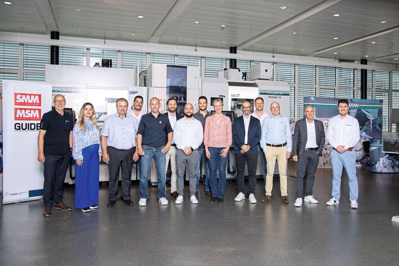 Die Referentin und Referenten vom zweiten Tag der SMM Technologietage mit den beiden Moderatoren Abetare Yaves und Matthias Böhm. (Bild: Thomas Entzeroth)