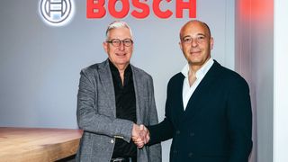 edag-bosch-024-01-10-handshake (Quelle: EDAG Group/Bosch Engineering GmbH)