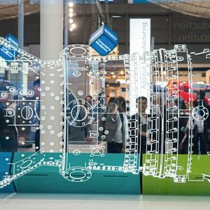 Die digitale Vernetzung von Menschen und Maschinen im Zeitalter der künstlichen Intelligenz wird ein grosses Thema an der Hannover Messe 2019 sein.