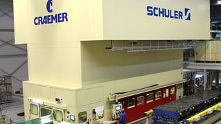 Die beim Automobilzulieferer Craemer in Betrieb genommene Servo-Transferpresse ist die bislang größte Presse dieser Art aus dem Hause Schuler. (Foto: Schuler)