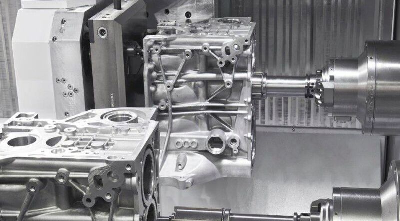 Ein- und zweispindlige Maschinen können mittels eigener Verstellspindel in Kombination mit Linearantrieben zusätzlich als vollwertige Honmaschinen eingesetzt werden. (FFG-Werke)