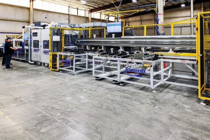 Die jFlex SFMC ist ein hochflexibles Bearbeitungszentrum, bei dem durch parallel ausgeführte Bearbeitungsschritte und schnelle Synchronisation aller Achsen ein hoher Durchsatz möglich ist. (Bild: Beckhoff Automation)