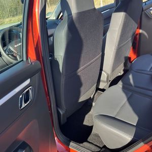 Und auf der Rückbank ist es richtig eng. Vor allem hinter dem Fahrer, wenn der nicht hinter dem Lenkrad klemmen will.(Bild:  Simon – VCG)