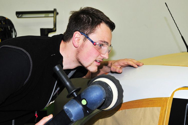 Tobias Dörn vertritt bei den World Skills die deutschen Fahrzeuglackierer. (Foto: Schmidt)
