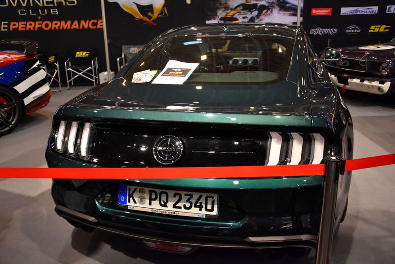 Am Stand des Mustang Owners Club zieht der Bullitt viele Blicke auf sich. (Simon / »kfz-betrieb«)