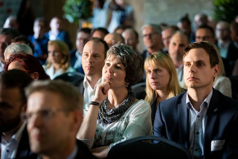 ... warteten gespannt auf die Auflösung der Frage, wer wohl in welcher der zehn neu definierten Kategorien gewonnen hat. (Stefan Bausewein)