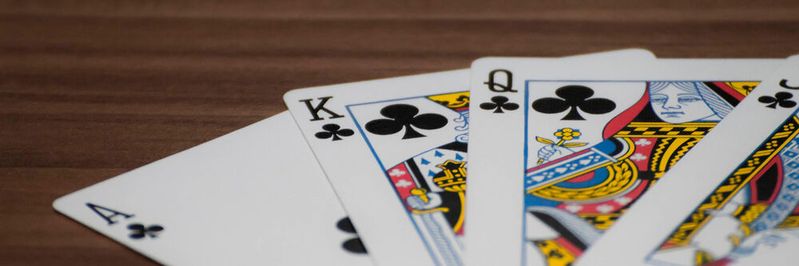 Dank fallender Flash-Kosten zu blitzschnellem Primär- und Sekundärspeicher: Mit jeder neuen Generation an Flash-NAND nehmen die Speicherdichte und mit ihr die Kapazität zu, während sich die Kosten pro GB nach und nach jenen der HDDs nähern. Dank fallender Flash-Kosten zu blitzschnellem Primär- und Sekundärspeicher: Mit jeder neuen Generation an Flash-NAND nehmen die Speicherdichte und mit ihr die Kapazität zu, während sich die Kosten pro GB nach und nach jenen der HDDs nähern.
