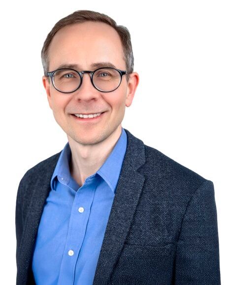 Dr. Välimäki ist Co-CEO von IQM Quantum Computers. Er hat mehrere Technologieunternehmen gegründet und geleitet und war Vorstandsmitglied sowohl in Start-ups als auch in börsennotierten Unternehmen. Nach der Gründung war er Vorsitzender von IQM und gehörte dem Vorstand an, bis er als Co-CEO in die Geschäftsleitung eintrat, um das Unternehmen zu vergrößern.(Bild:  IQM)