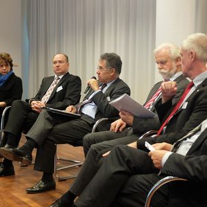 Abb.2: In der abschließenden Podiumsdiskussion wurden die Themen der Vorträge teils kontrovers diskutiert.