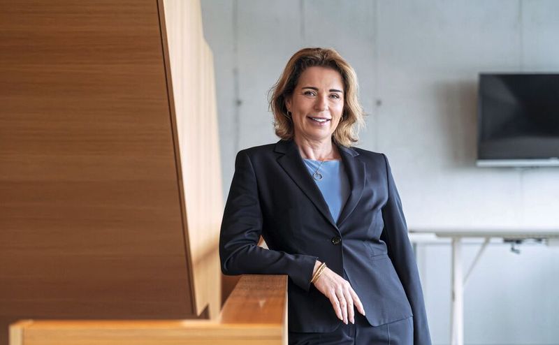 Die Raumedic AG hat Bianca Holler zum 1. Januar 2026 als Chief Human Resources Officer (CHRO) in den Vorstand berufen. Holler ist seit Mai 2023 Teil des Unternehmens und war bisher als Global Vice President Human Resources tätig. Seit dem 1. Januar besteht der Vorstand der Raumedic AG aus vier gleichberechtigten Mitgliedern: Bianca Holler (CHRO), Thomas Knechtel (CTO), Klaus Schabert (COO) und Dr. Robert Schilling (CFO).  (Bild: Raumedic)