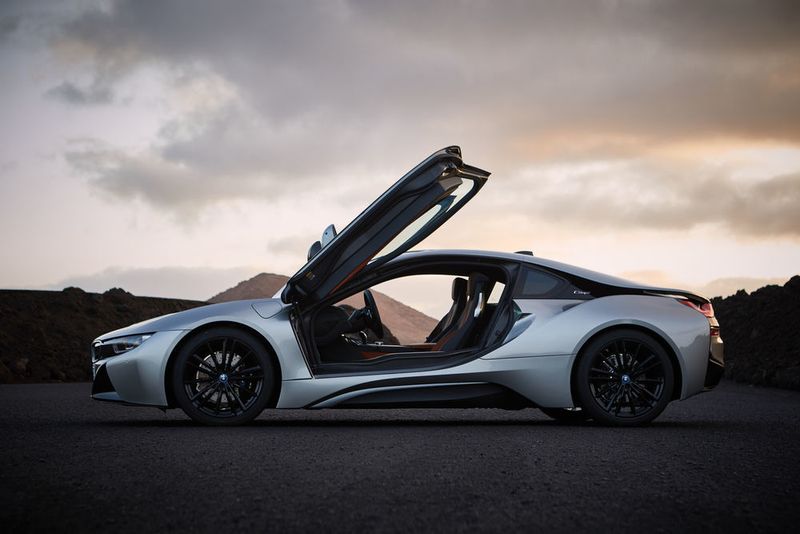 Dazu kommen noch 14,0 kWh beziehungsweise 14,5 kWh je 100 km elektrischer Energie. Der CO2-Wert aus Kraftstoff beläuft sich auf 42 g pro Kilometer für das Coupé sowie auf 46 g pro Kilometer für den Roadster. (BMW / Wilfried Wulff)