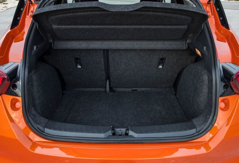 Das Kofferraumvolumen überzeugt mit Volumina von 300 bis maximal 1.004 Litern. (Nissan)