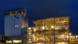 In der Bioliq-Anlage am KIT lassen sich CO2-neutrale Kraftstoffe mittels Pyrolyseverfahren aus organischen Reststoffen herstellen. (Bild: Markus Breig/ KIT)