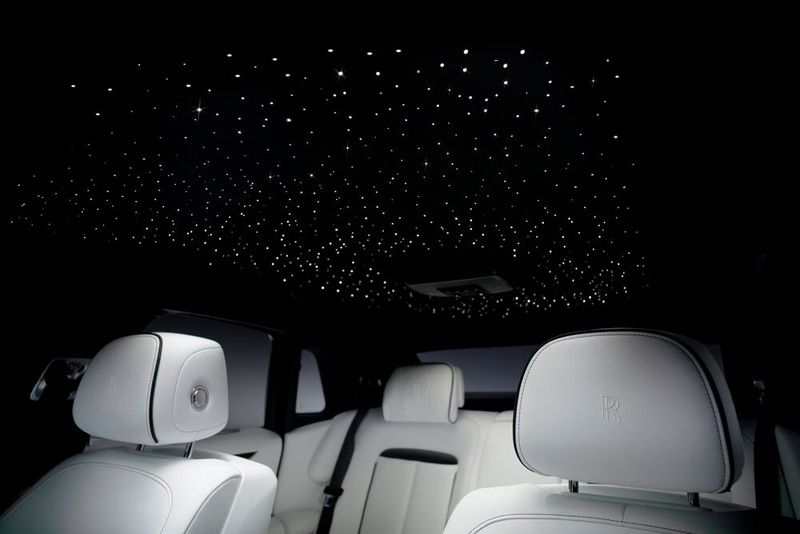 Eine Höhepunkt des neuen Rolls-Royce Ghost ist sein eingearbeiteter Sternenhimmel. (Bild: Rolls-Royce)