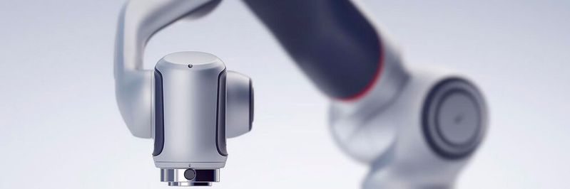 Der erste drehmoment-gesteuerte Roboterarm von Agile Robots mit intelligenter Software ermöglicht eine sichere Mensch-Roboter-Kollaboration.(Bild:  Agile Robots)