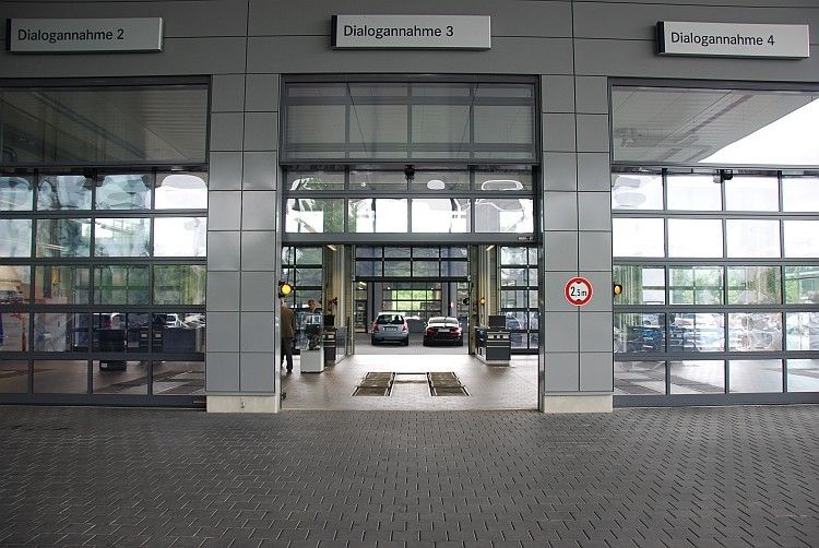 Maximale Transparenz und perfekte Organisation – wie hier in der Direktannahme – sind die Leitbilder von Servicechef Volker Rewig. (Foto: Rosenow)