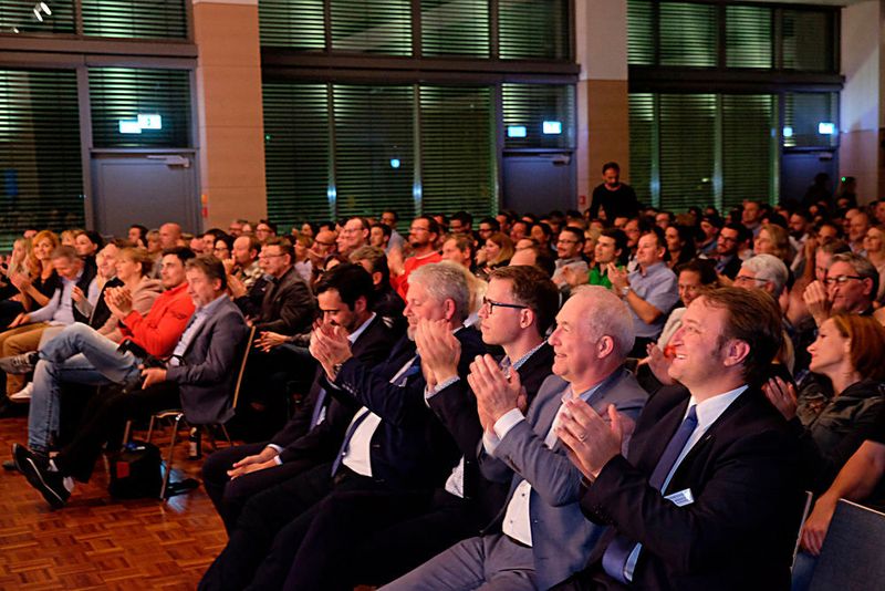 Volle Reihen beim zweiten Jahresforum der Kfz-Innung Unterfranken, für 2018 ist die Wiederauflage geplant. (Zietz/»kfz-betrieb«)