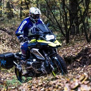 Ein elektrischer Nabenmotor mit 10 kW treibt das Vorderrad an.