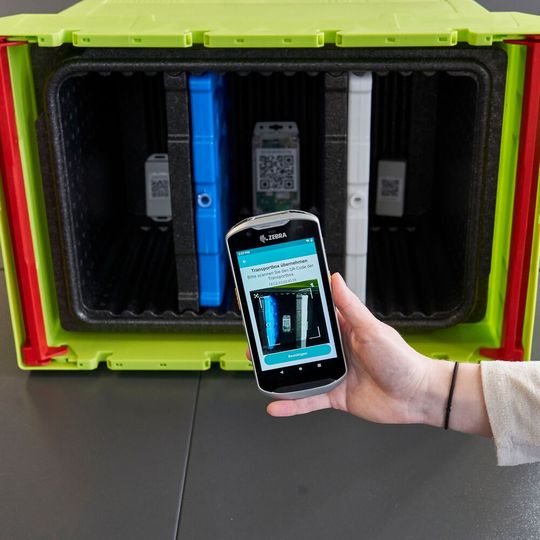 Mit Hilfe einer Smartphone-App können Informationen zu den jeweiligen Temperaturbereichen der Kammern in Echtzeit überwacht werden.(Bild:  Monika Probst, TH Köln)