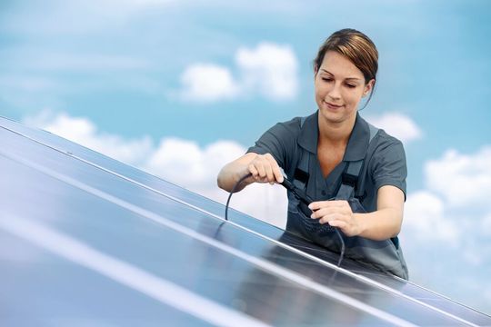 Phoenix Contact baut den eigenen Anteil regenerativer Energien aus, mit dem Ziel, sich langfristig zu großen Teilen selbst zu versorgen.(Bild:  Phoenix Contact)