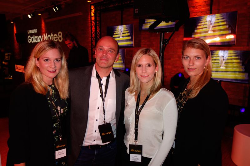 Oliver Velbinger, Expert, mit (v. l.) Sabrina Hitzelberger, Samsung, Julia Niehüser und Carla Watzal, Vertikom (Bild: IT-BUSINESS)