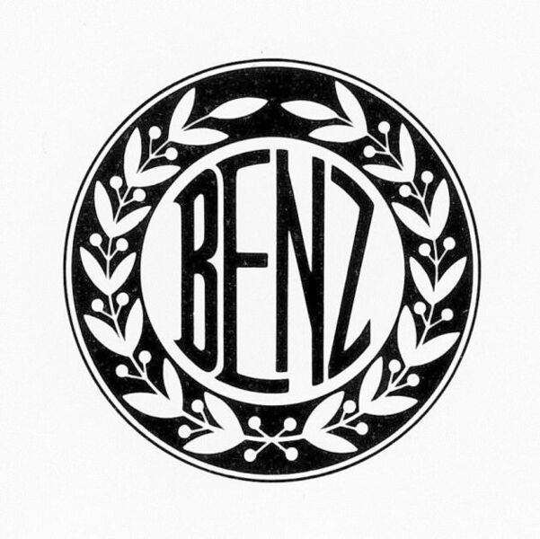 Den von einem Lorbeerkranz umfassten Schriftzug „Benz“ hat die Benz  &  Cie. am 6. August 1909 als Markenzeichen beim Kaiserlichen Patentamt angemeldet. (Daimerl AG)